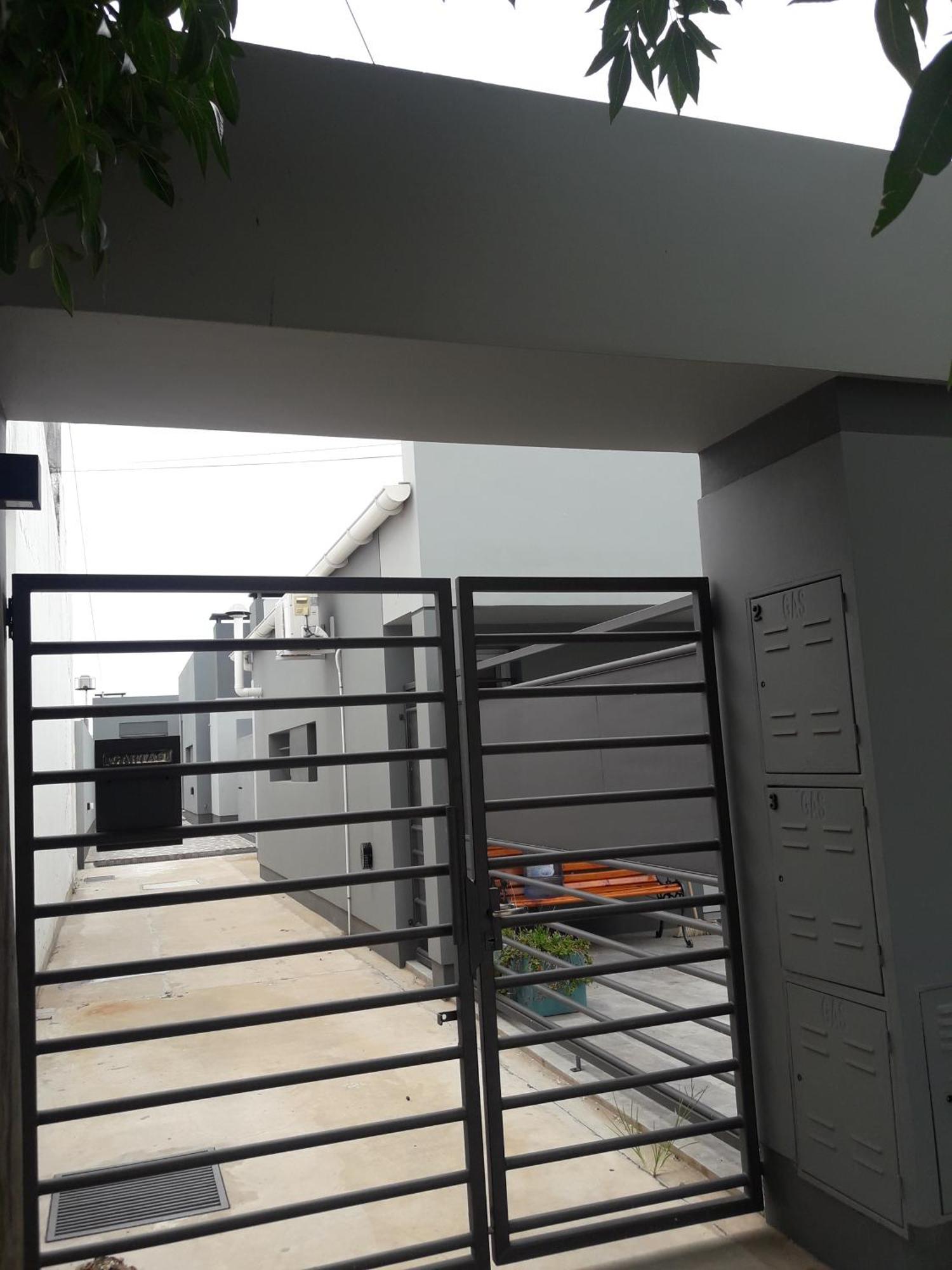 Complejo Pirovano Apartment Lincoln