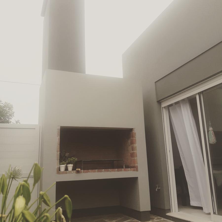 Complejo Pirovano Apartment
